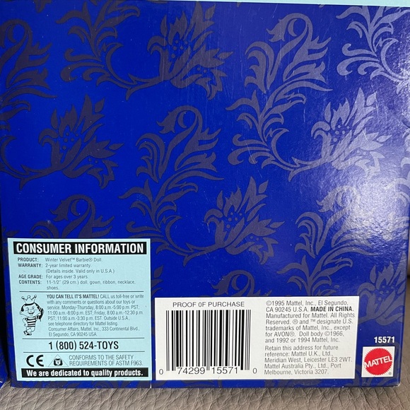 New in box Avon Exclusive 1995 Winter Velvet Barbie. First edition. - Picture 2 of 2